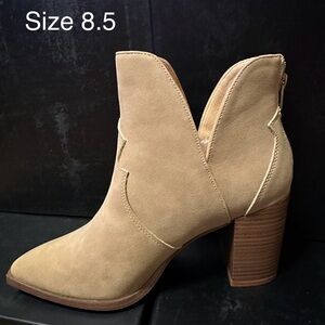 Brand New Tan Women's Ankle Boots - size 8.5